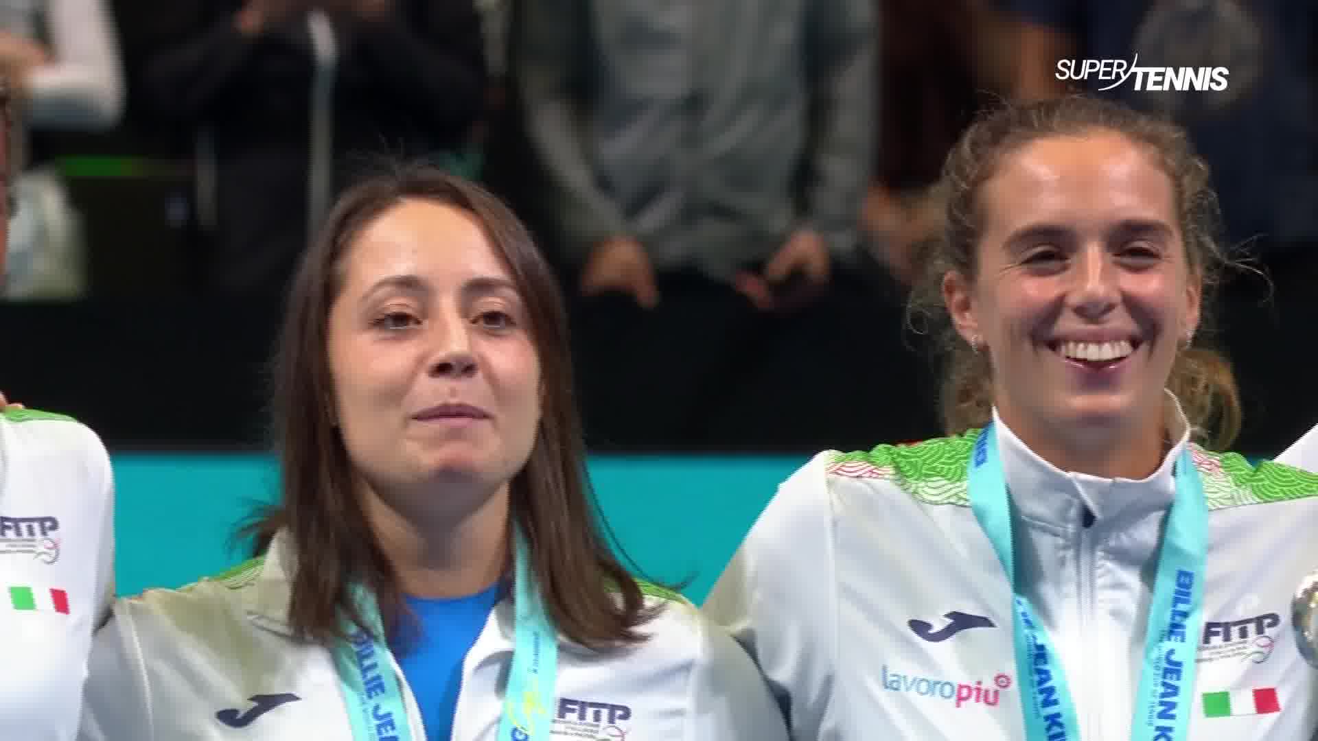 Billie Jean King Cup 2025: le ragazze sul palco per l'inno